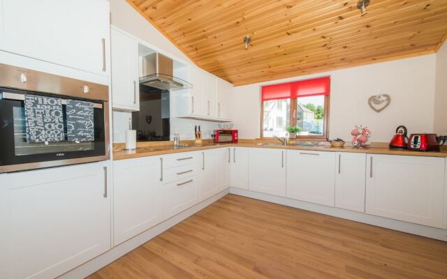 Barn Lodge With Hot Tub Near Cupar, Fife