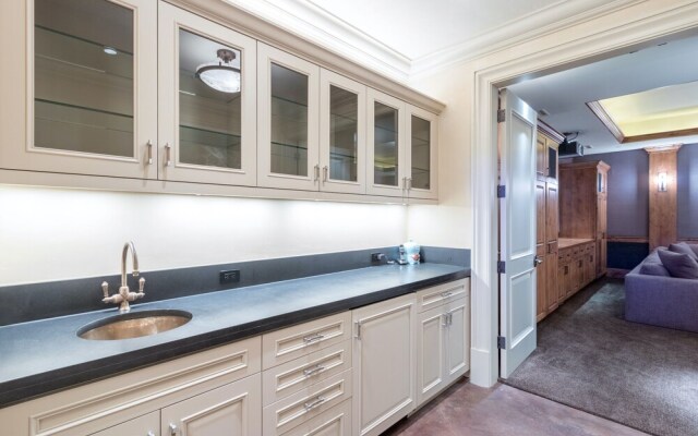Hood Park Manor - 9 Br Home