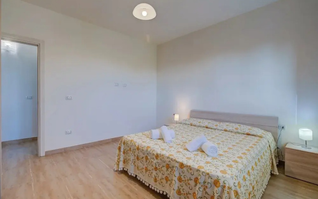 Le Bianche Apt 2 with Garden near The Sea