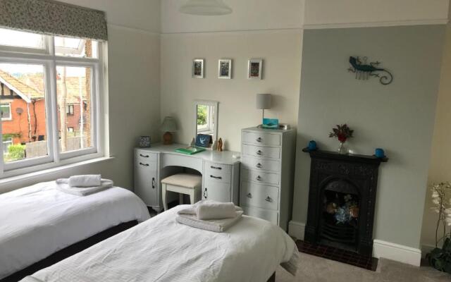 Rie's Retreat - The Emerald room