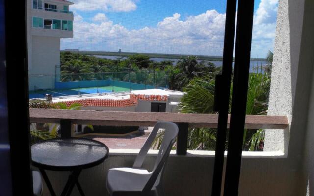 Luxury beachfront villa at Nizuc