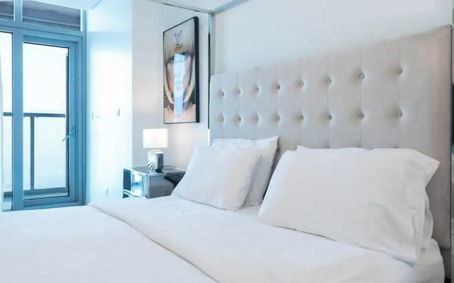 Rooftop pool-2BR Apartment Near Downtown