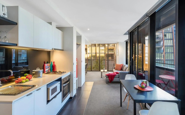 Aura on Flinders Serviced Apartments