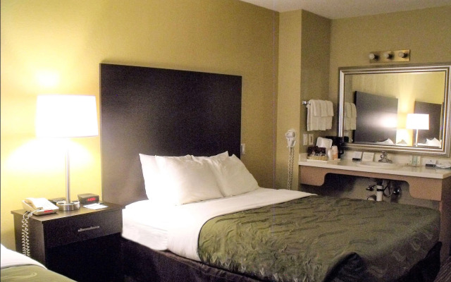 Clarion Pointe Winslow I-40