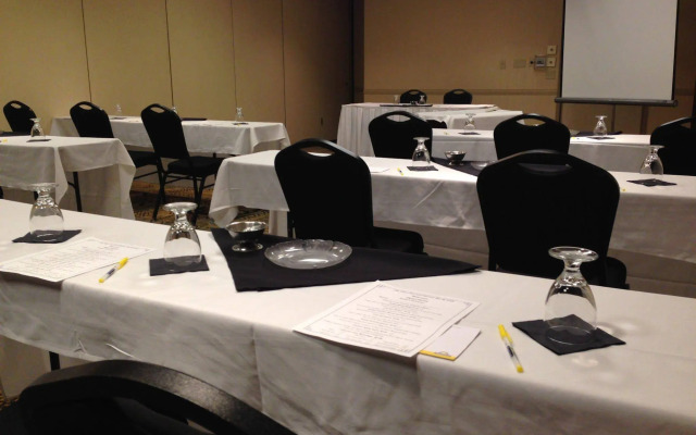 Norwood Inn & Suites La Crosse