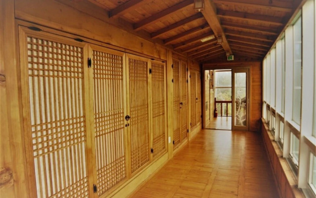 Seogwipo Wemegoong Pension