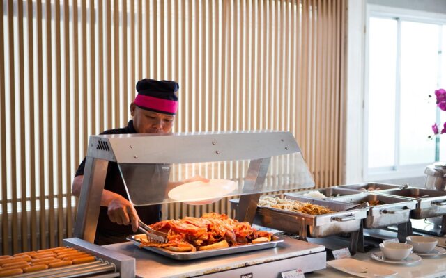 Chaweng Cove Beach Resort