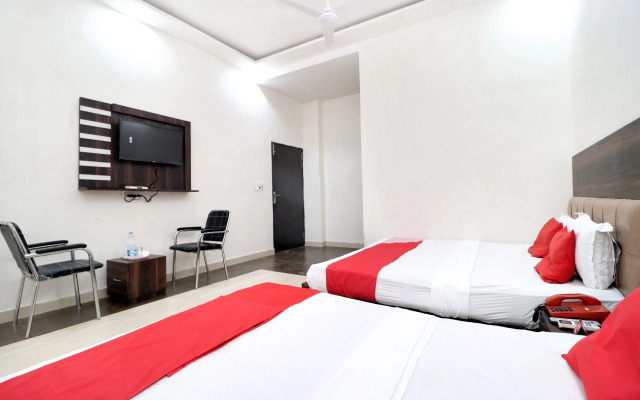 OYO 16379 Hotel LivInn Hub
