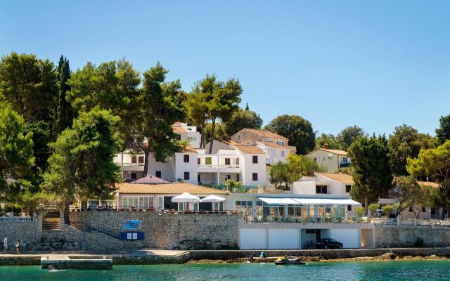 Lumbarda Resort Apartments