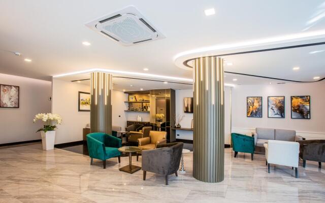 D Varee Montara Thonglor 25