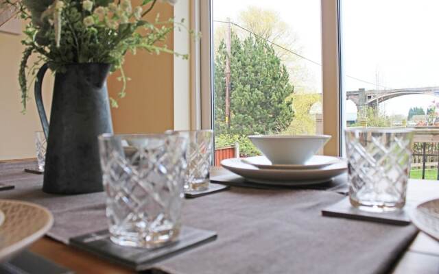 3 Bedroom Holiday Home With River Views