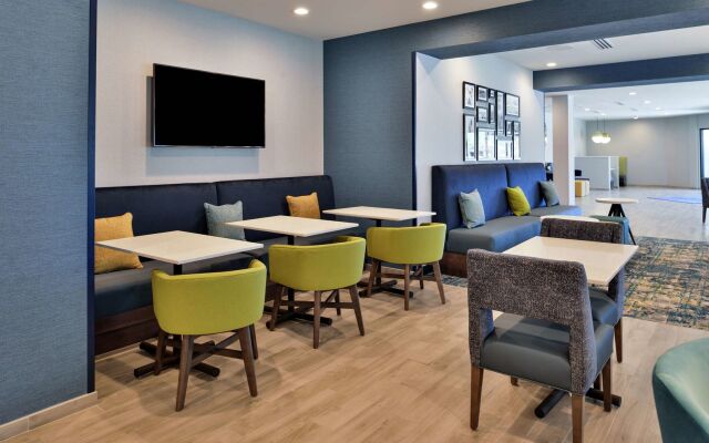 Hampton Inn Cedar Falls Downtown