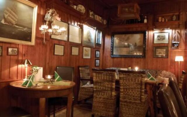 Pension & Restaurant "Alte Schule"