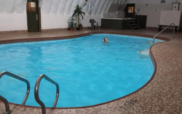 Jolly Roger Inn & Resort