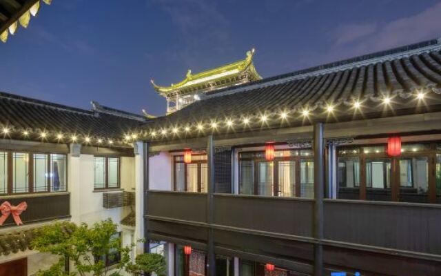 Loulan Courtyard Hotel (Suzhou Pingjiang Road Humble Administrator's Garden)