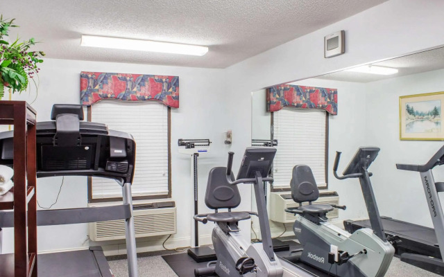 Econo Lodge Raleigh near Walnut Creek Amphitheatre