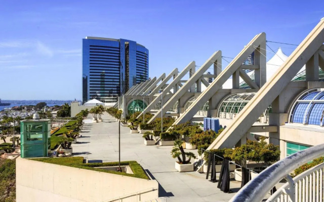 Sentral Gaslamp Quarter