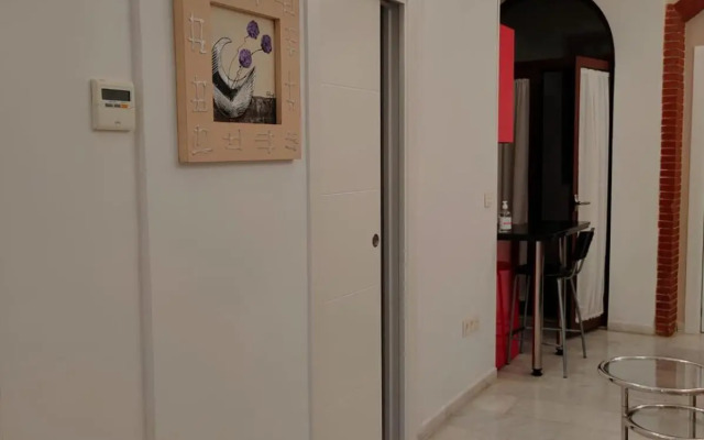 Las Columnas De Adriano. Calle Mármoles, 5