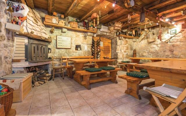 Beautiful Home in Baska Voda with Hot Tub & 3 Bedrooms