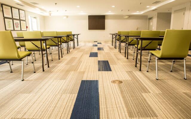 Holiday Inn Express Columbus-Dublin by IHG