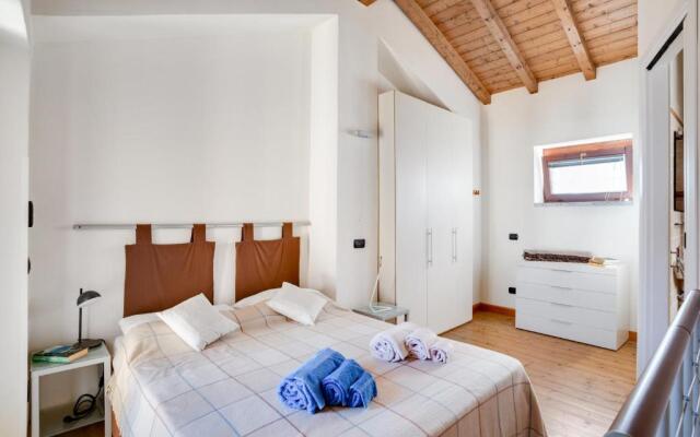 Design Apartment with Lake View!