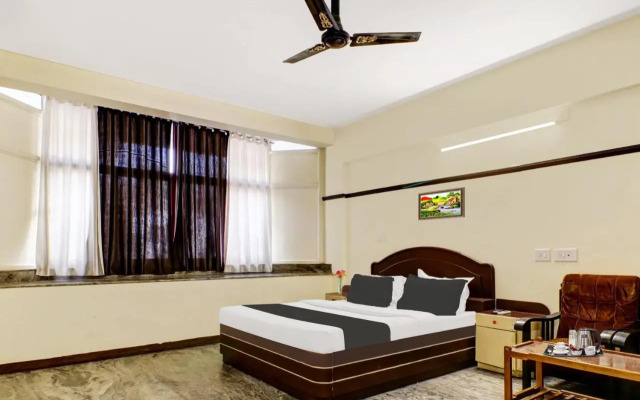 OYO 15837 Hotel Rvee's Regency