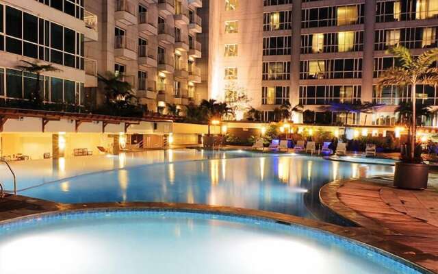 Fancy And Nice Studio At El Royale Apartment