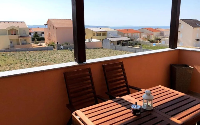 Apartman Matej with pool Povljana