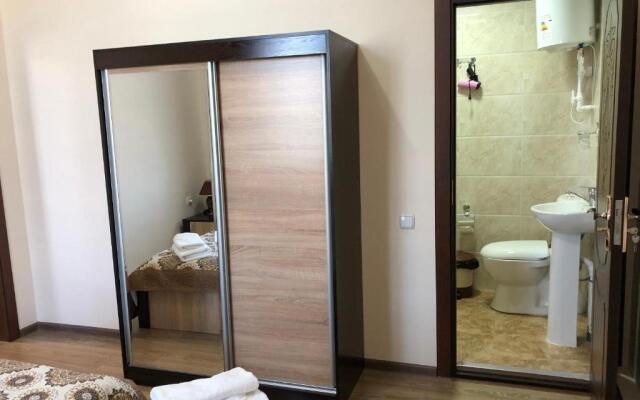 Saroy Guest house