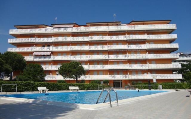 Great Flat With Shared Pool and Lovely Balcony