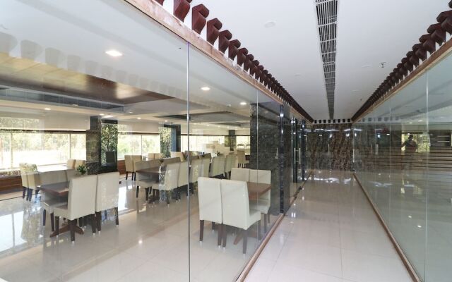OYO 12823 Hotel Pearl Avenue