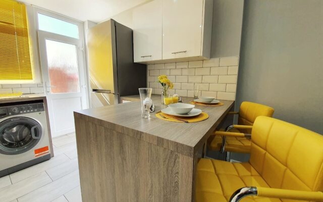 Sunflower Suite under Sasco Apartments