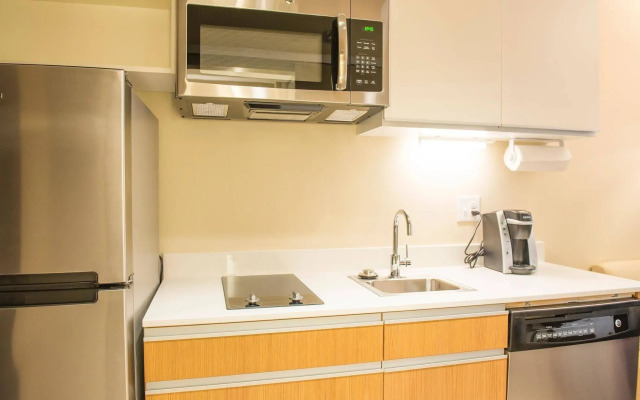 Hawthorn Suites by Wyndham Fargo
