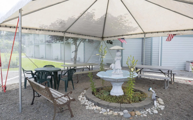 The Dew Drop Inn Motel