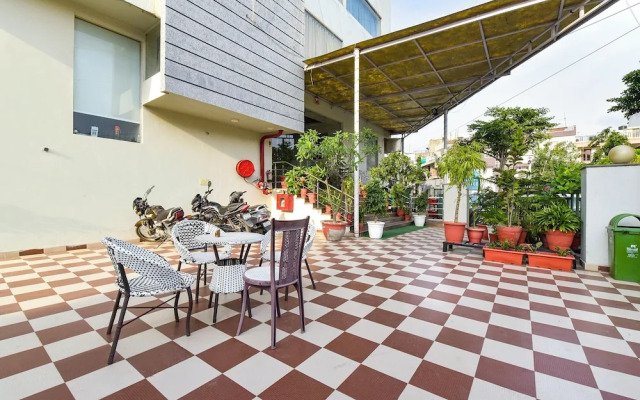 Fabhotel Shiv Palace