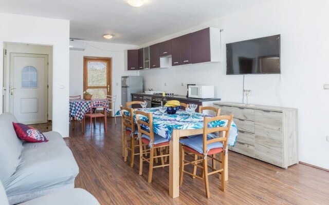 Stunning Apartment in Peroj With Wifi and 4 Bedrooms