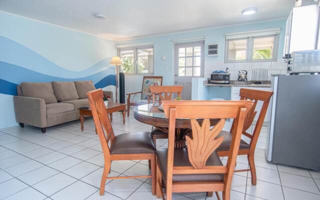 Cozy Central Quiet Close to the Beach Pool