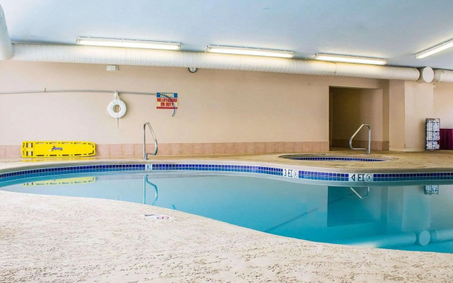 Quality Inn & Suites Bellville - Mansfield