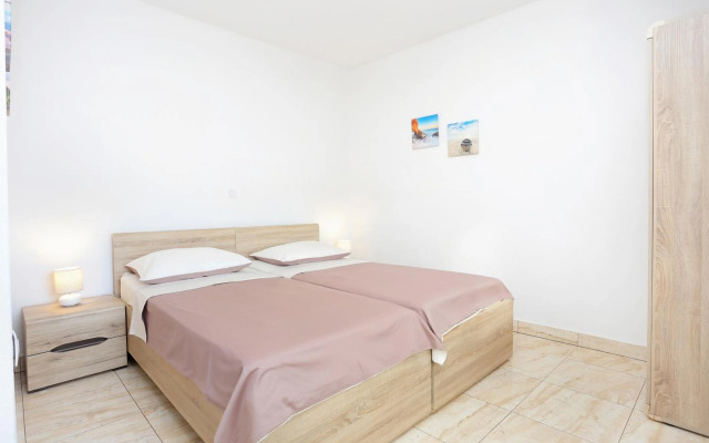 Apartments by the sea Seget Donji, Trogir - 18648