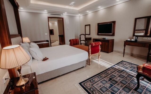 Wisteria Grand Hotel