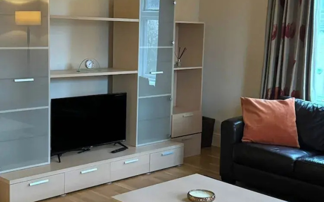 Executive Apartment, Woodford Mill, Witney