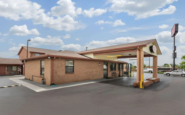 Econo Lodge North