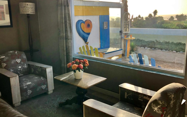 Quaint Seaside Cottage