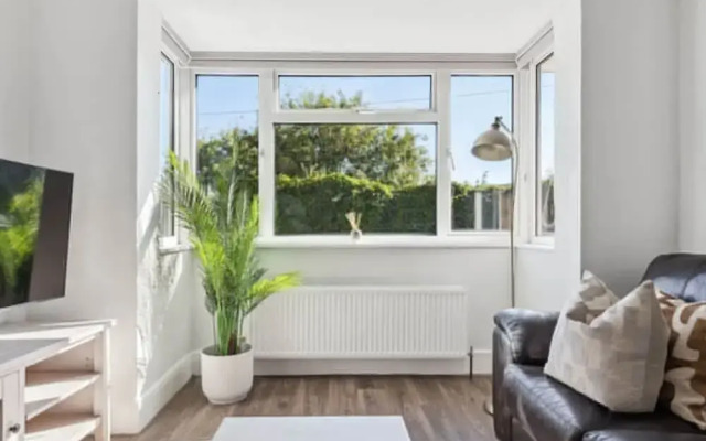 Fern House - Cosy 3 Bedroom House With Garden