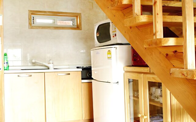 Seogwipo Log House Pension