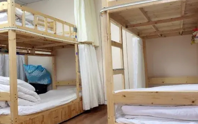Guomao Youth Hostel (Shenzhen Railway Station)