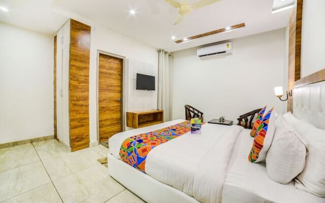 FabHotel Three Palms