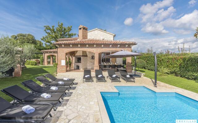 Rustica in Visnjan with 5 bedrooms and 1 bathrooms