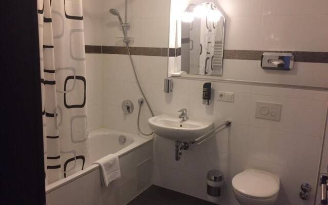 Airport Hotel Step Inn