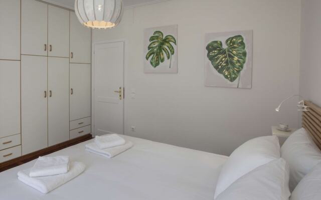 Elegant residence with Panoramic view to Acropolis by GHH